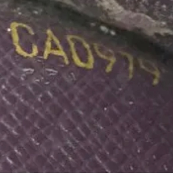 Louis Vuitton Epi Porte Tresor International Leather Trifold Long Wallet & Chain - Picture 14 of 16